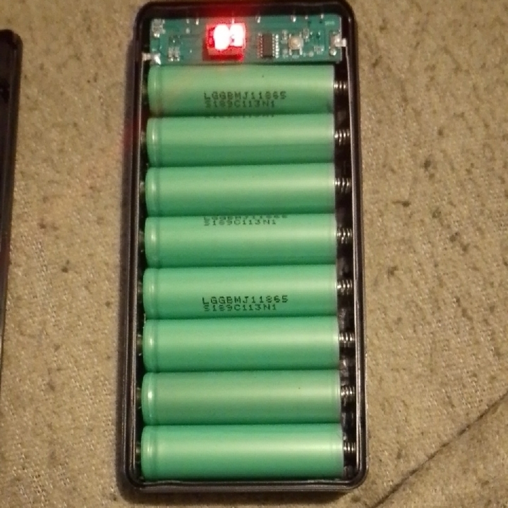 LG 18650 8 Cell Battery Bank Device And Gaming Console Charger